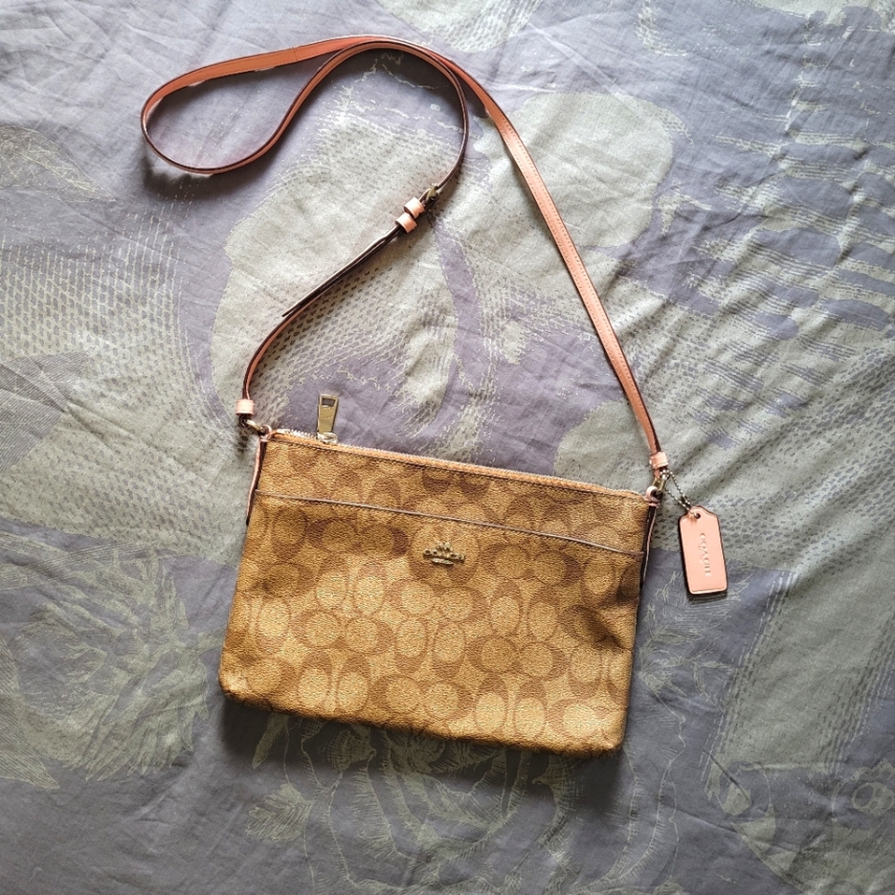 ⭐️Coach Crossbody Bag⭐️
